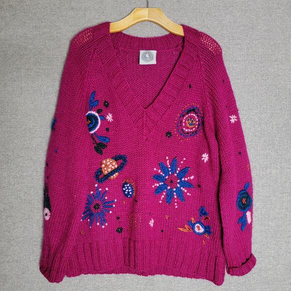 HAPPY SHEEP KNIT EMBROIDERED V-NECK SWEATER, SIZE L - Picture 1 of 7